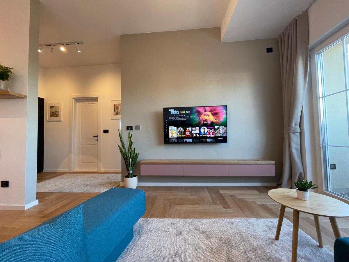 Floral Inn Pristina Extérieur photo