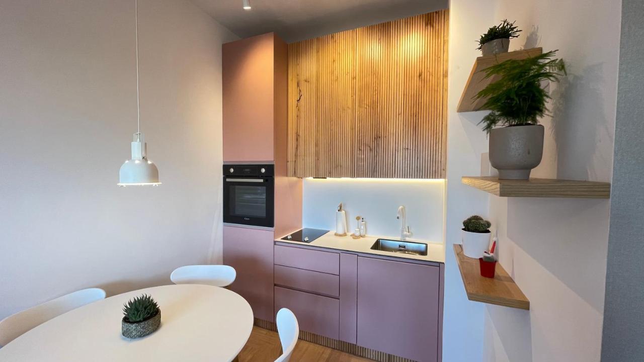 Floral Inn Pristina Extérieur photo