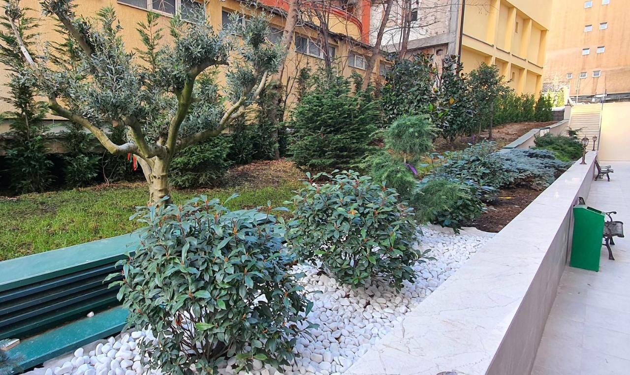 Floral Inn Pristina Extérieur photo